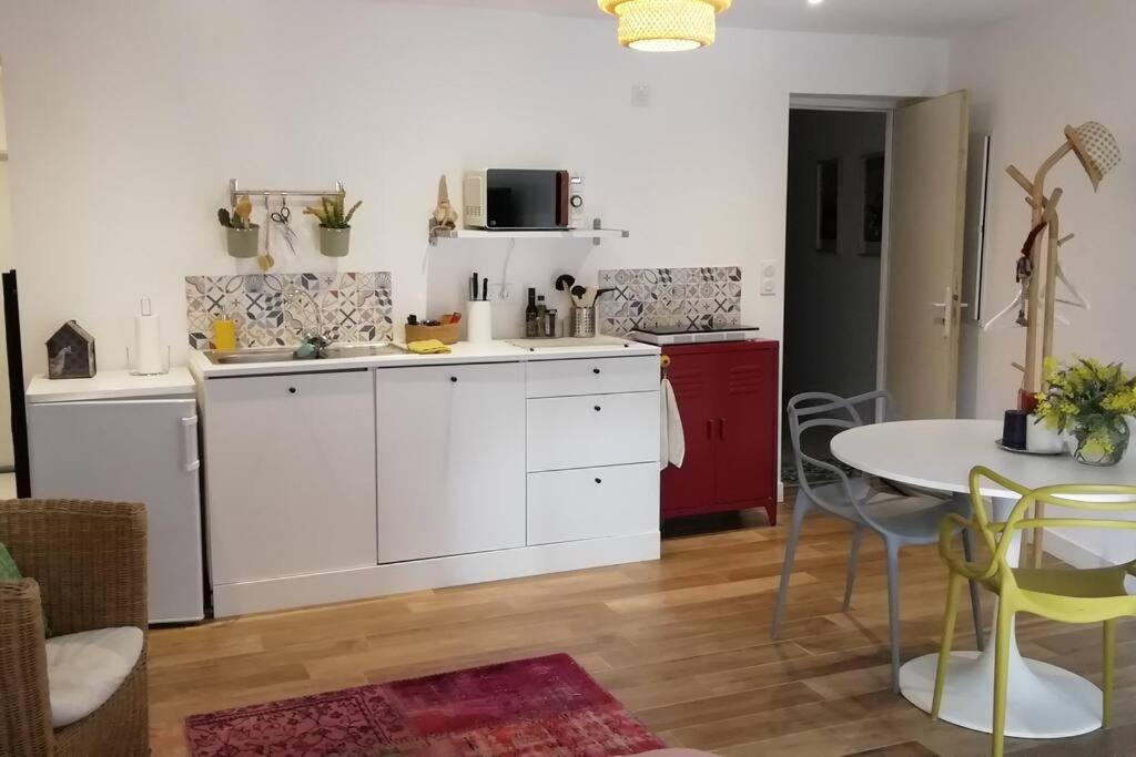 Studio En Rez De Jardin Collobrieres Luaran gambar