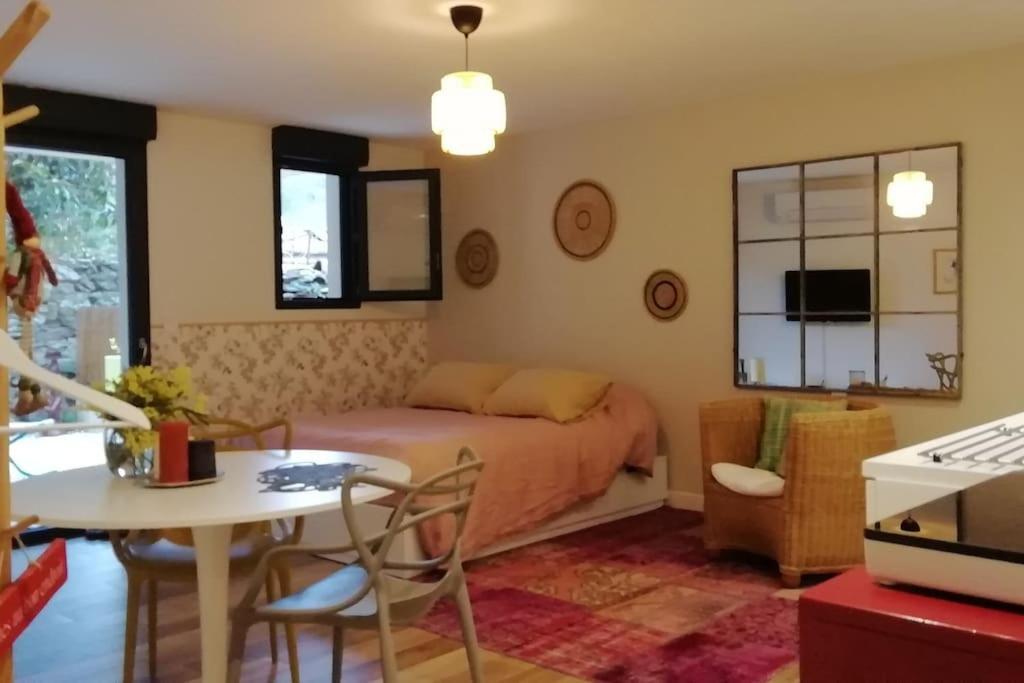 Studio En Rez De Jardin Collobrieres Luaran gambar