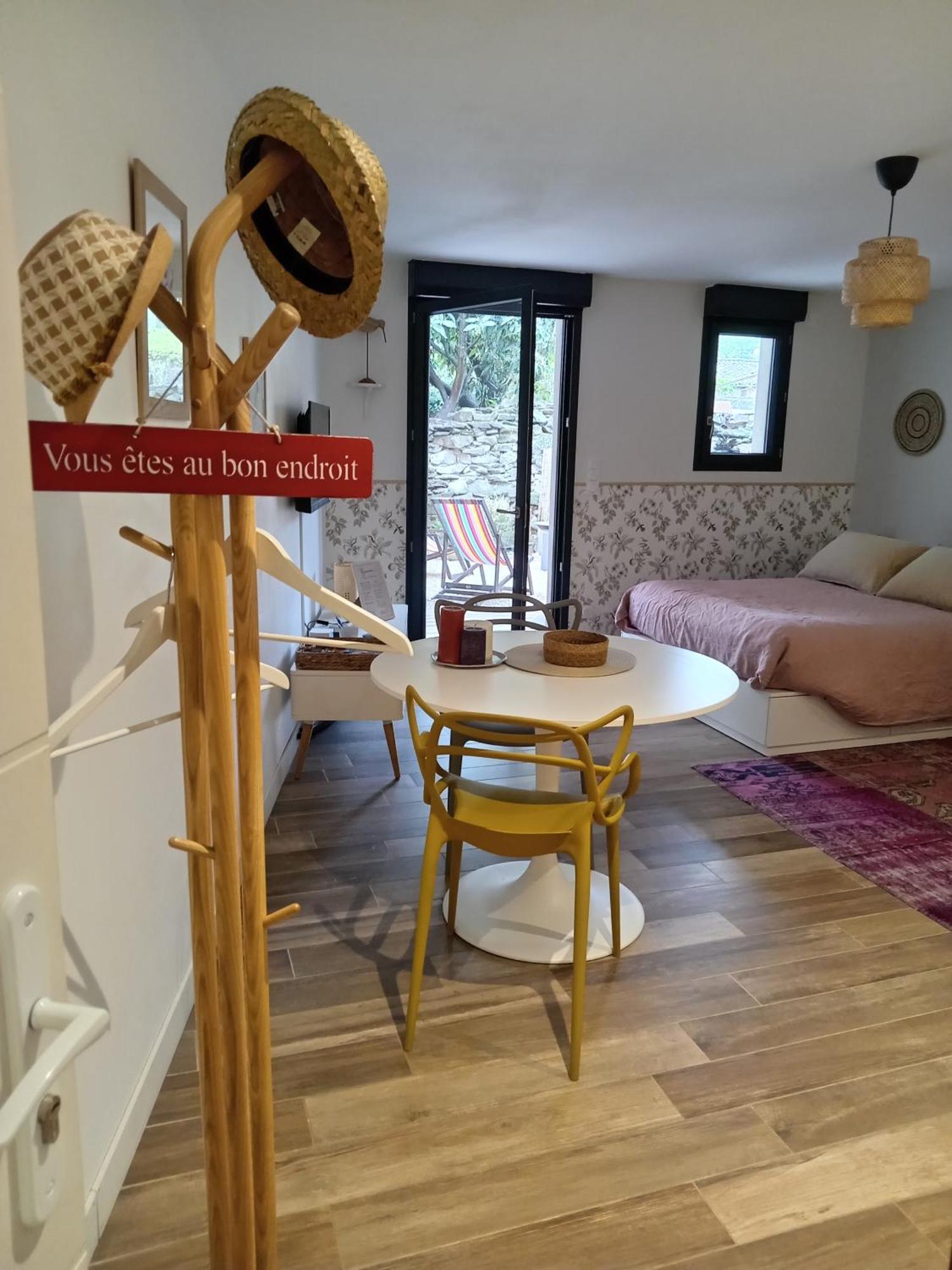 Studio En Rez De Jardin Collobrieres Luaran gambar